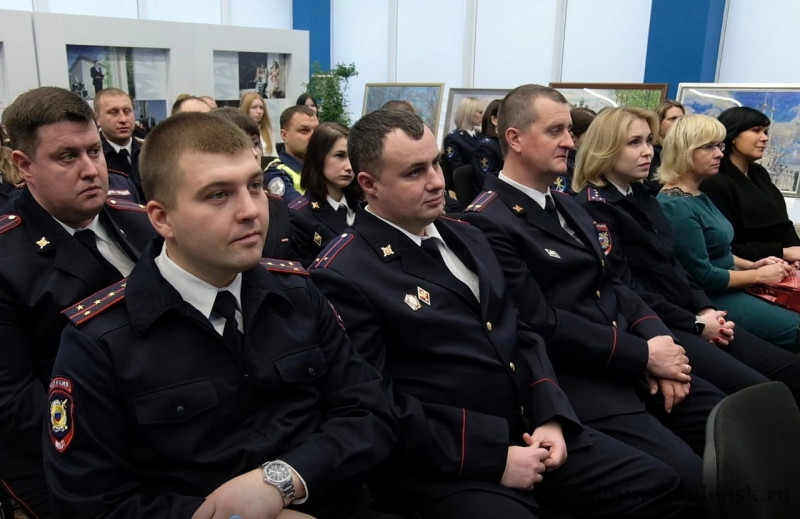 Концерт ко дню милиции 2024. Сотрудник полиции. Российская полиция 2024 фото.